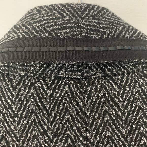 Tahari black womens blazer. Wore once like new. - Picture 6 of 6